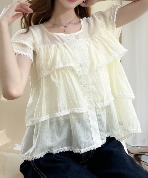 Ada.(エイダ)の「シワ加工 ティアードデザイン フレンチスリーブブラウス(シャツ/ブラウス・レディース・ブルー/アイボリー/ピンク・FREE)」の3枚目の写真