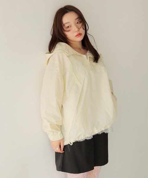 cheriella(シェリエラ)の「【cheriella】ブライトシアーナイロンアノラックパーカー BRIGHT SHEER NYLON ANORAK PARKA(パーカー・レディース・ブラック/アイボリー/ベージュ・FREE)」の15枚目の写真