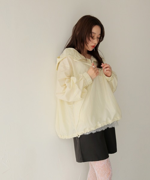cheriella(シェリエラ)の「【cheriella】ブライトシアーナイロンアノラックパーカー BRIGHT SHEER NYLON ANORAK PARKA(パーカー・レディース・ブラック/アイボリー/ベージュ・FREE)」の8枚目の写真