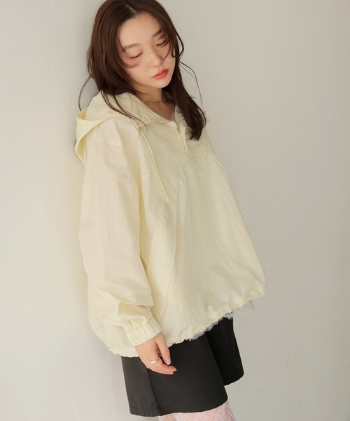 cheriella(シェリエラ)の「【cheriella】ブライトシアーナイロンアノラックパーカー BRIGHT SHEER NYLON ANORAK PARKA(パーカー・レディース・ブラック/アイボリー/ベージュ・FREE)」の20枚目の写真