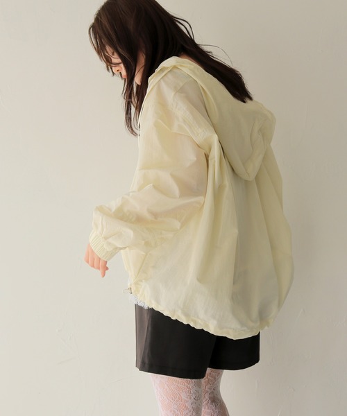 cheriella(シェリエラ)の「【cheriella】ブライトシアーナイロンアノラックパーカー BRIGHT SHEER NYLON ANORAK PARKA(パーカー・レディース・ブラック/アイボリー/ベージュ・FREE)」の17枚目の写真