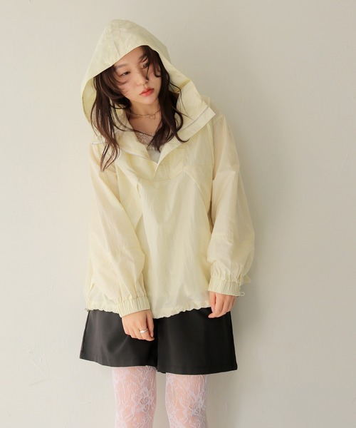 cheriella(シェリエラ)の「【cheriella】ブライトシアーナイロンアノラックパーカー BRIGHT SHEER NYLON ANORAK PARKA(パーカー・レディース・ブラック/アイボリー/ベージュ・FREE)」の12枚目の写真