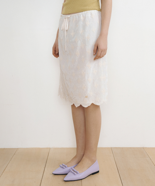 LUCIR ZU（ルシールズ）の「Scallop Lace Knee-Length Skirt (cream)（スカート・レディース・その他・FREE）」の4枚目の写真
