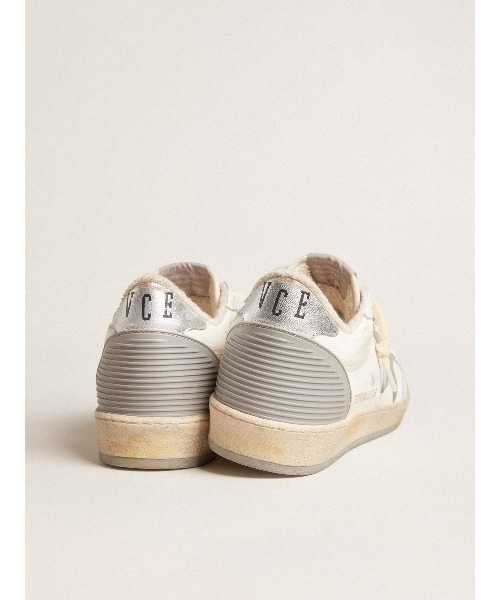 GOLDEN GOOSE(ゴールデングース)の「Ball Star ナッパレザー ラバースター&レザーヒールタブ(シルバー)(スニーカー・メンズ・ホワイト×ライトグレー・39/40/44/42/41)」の2枚目の写真