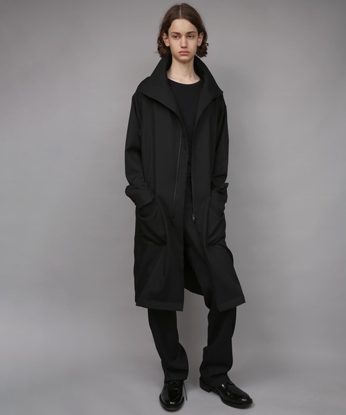 ato（アトウ）の「RECYCLE POLYESTER STAND COLLAR COAT（ステンカラーコート・メンズ・ベージュ/ブラック・46/48）」の2枚目の写真