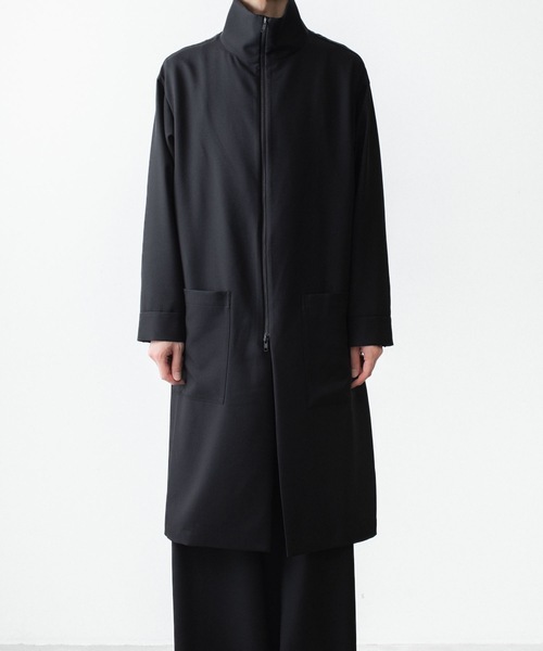ato（アトウ）の「RECYCLE POLYESTER STAND COLLAR COAT（ステンカラーコート・メンズ・ベージュ/ブラック・46/48）」の8枚目の写真