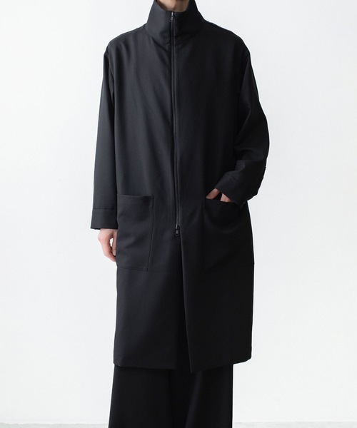ato（アトウ）の「RECYCLE POLYESTER STAND COLLAR COAT（ステンカラーコート・メンズ・ベージュ/ブラック・46/48）」の7枚目の写真