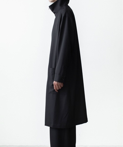 ato（アトウ）の「RECYCLE POLYESTER STAND COLLAR COAT（ステンカラーコート・メンズ・ベージュ/ブラック・46/48）」の5枚目の写真