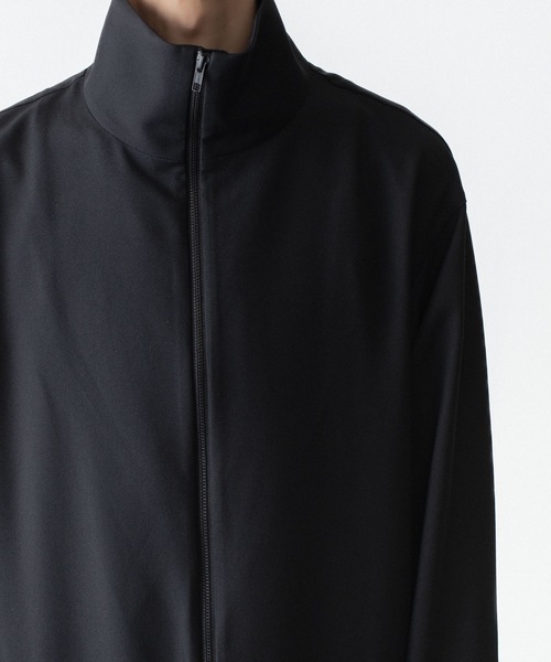 ato（アトウ）の「RECYCLE POLYESTER STAND COLLAR COAT（ステンカラーコート・メンズ・ベージュ/ブラック・46/48）」の3枚目の写真