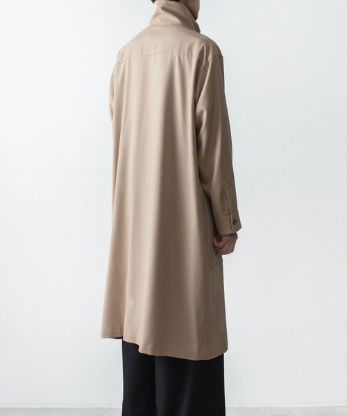 ato（アトウ）の「RECYCLE POLYESTER STAND COLLAR COAT（ステンカラーコート・メンズ・ベージュ/ブラック・46/48）」の16枚目の写真