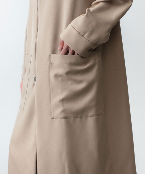 ato（アトウ）の「RECYCLE POLYESTER STAND COLLAR COAT（ステンカラーコート・メンズ・ベージュ/ブラック・46/48）」の13枚目の写真