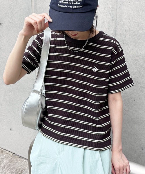 BEVERLY HILLS POLO CLUB（ビバリーヒルズポロクラブ）の「【Beverly Hills Polo Club/ビバリーヒルズポロクラブ】ワンポイント刺繍 ワッフルボーダー半袖Tシャツ（Tシャツ/カットソー・レディース・ダークブラウン系/アイボリー/ネイビー・M）」の2枚目の写真