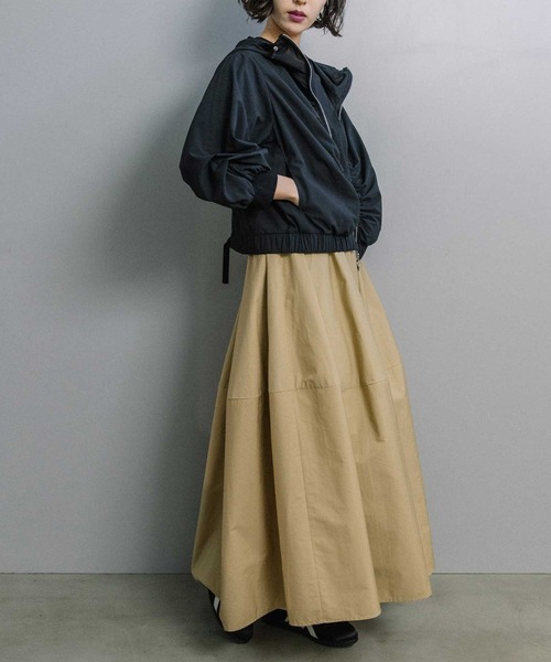 MARECHAL TERRE（マルシャルテル）の「【接触冷感 /UVカット/吸水速乾/遮熱性】ギャザーパーカー（ブルゾン・レディース・ブラック/オフホワイト/チャコールグレー/ライトグレー・MEDIUM）」の8枚目の写真