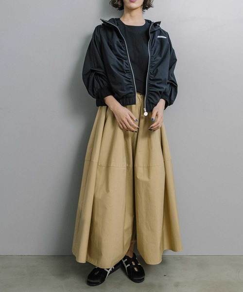 MARECHAL TERRE（マルシャルテル）の「【接触冷感 /UVカット/吸水速乾/遮熱性】ギャザーパーカー（ブルゾン・レディース・ブラック/オフホワイト/チャコールグレー/ライトグレー・MEDIUM）」の9枚目の写真