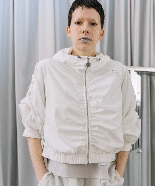 MARECHAL TERRE（マルシャルテル）の「【接触冷感 /UVカット/吸水速乾/遮熱性】ギャザーパーカー（ブルゾン・レディース・ブラック/オフホワイト/チャコールグレー/ライトグレー・MEDIUM）」の10枚目の写真