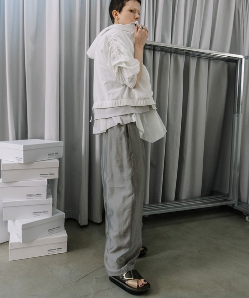 MARECHAL TERRE（マルシャルテル）の「【接触冷感 /UVカット/吸水速乾/遮熱性】ギャザーパーカー（ブルゾン・レディース・ブラック/オフホワイト/チャコールグレー/ライトグレー・MEDIUM）」の14枚目の写真