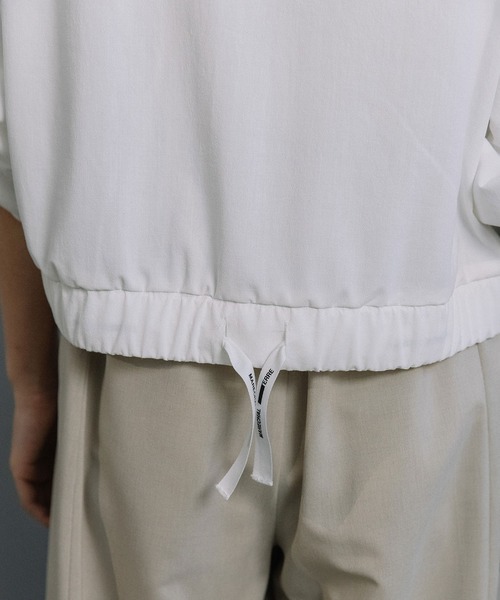 MARECHAL TERRE（マルシャルテル）の「【接触冷感 /UVカット/吸水速乾/遮熱性】ギャザーパーカー（ブルゾン・レディース・ブラック/オフホワイト/チャコールグレー/ライトグレー・MEDIUM）」の19枚目の写真