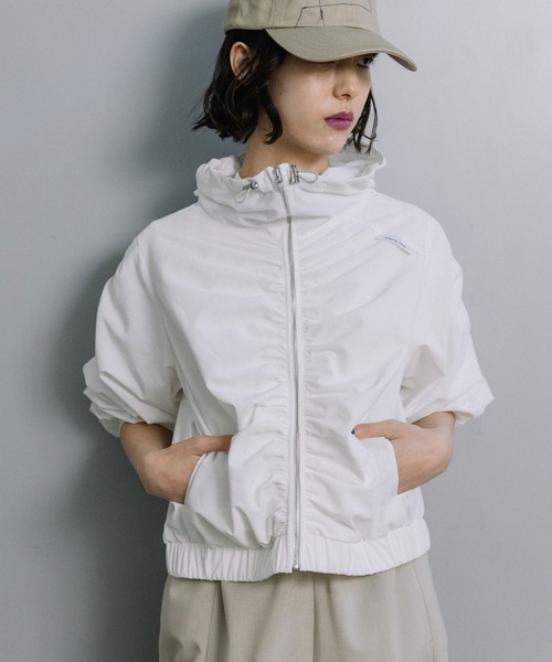 MARECHAL TERRE（マルシャルテル）の「【接触冷感 /UVカット/吸水速乾/遮熱性】ギャザーパーカー（ブルゾン・レディース・ブラック/オフホワイト/チャコールグレー/ライトグレー・MEDIUM）」の21枚目の写真