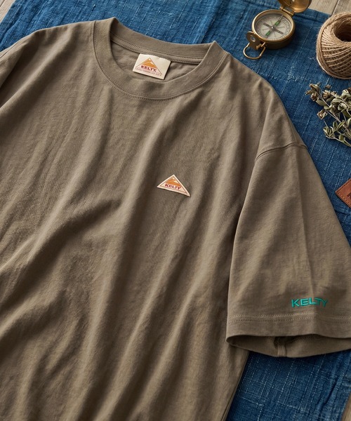 KELTY（ケルティ）の「【KELTY/ケルティ】別注 ワンポイント ミニロゴTシャツ（Tシャツ/カットソー・メンズ・ホワイト/カーキ/ブラック/ベージュ/スミクロ/ネイビー・S/XL/L/M）」の4枚目の写真