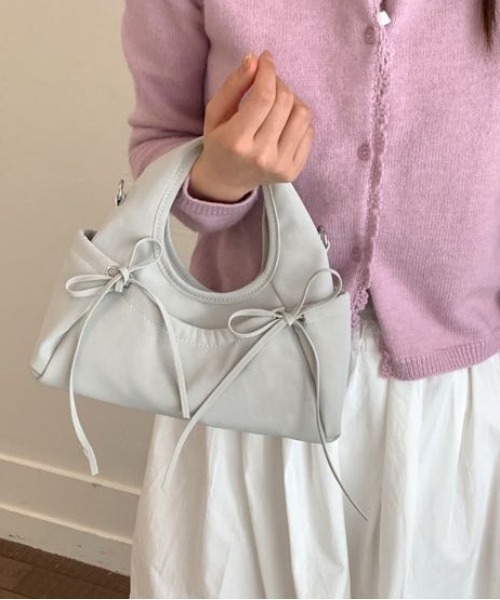 FINEnough(ファインナフ)の「2WAYリボンワンハンドルバッグ(ショルダーバッグ・レディース・ブラック/イエロー/ラベンダー/ホワイト/グレー・FREE)」の7枚目の写真