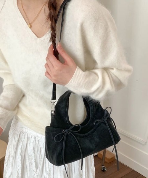 FINEnough(ファインナフ)の「2WAYリボンワンハンドルバッグ(ショルダーバッグ・レディース・ブラック/イエロー/ラベンダー/ホワイト/グレー・FREE)」の9枚目の写真