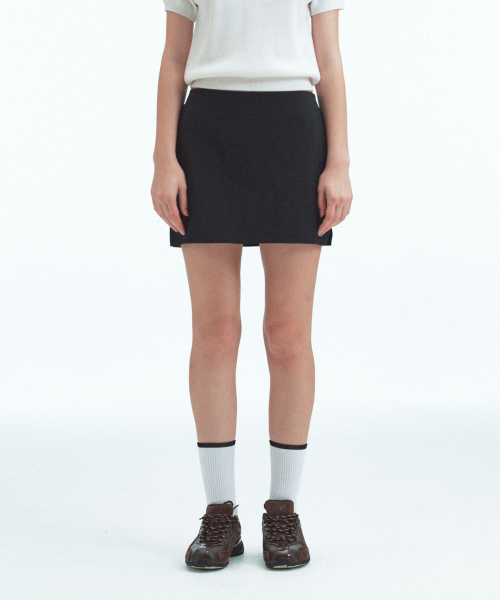 Rest&Recreation(レストアンドレクリエーション)の「NYLON BACK POUCH SKIRT - BLACK(スカート・レディース・その他・SMALL/MEDIUM)」の3枚目の写真