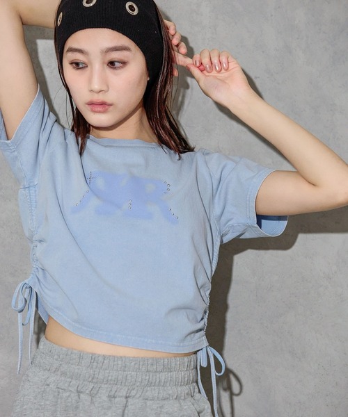 repipi armario(レピピ アルマリオ)の「twinRサイドシャーリングTシャツ(Tシャツ/カットソー・キッズ・オフホワイト/ブルー/ブラック/ピンク/レッド・SMALL/MEDIUM/LARGE)」の4枚目の写真