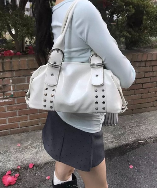 LA VORAGINE(ラ ヴォラジネ)の「PU レザー スタッズ バイカーバッグ 大容量 ショルダーアンダーバッグ クール(ショルダーバッグ・レディース・ホワイト/ブラック・FREE)」の2枚目の写真