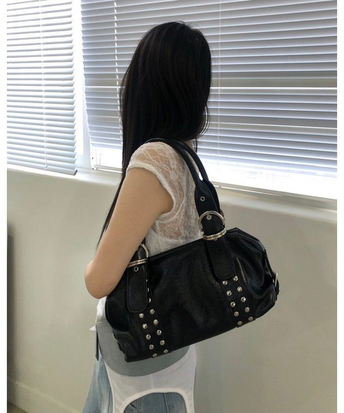 LA VORAGINE(ラ ヴォラジネ)の「PU レザー スタッズ バイカーバッグ 大容量 ショルダーアンダーバッグ クール(ショルダーバッグ・レディース・ホワイト/ブラック・FREE)」の15枚目の写真
