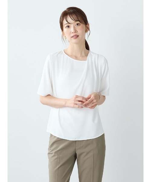 Perfect Suit FActory(パーフェクトスーツファクトリー)の「【接触冷感/ウォッシャブル】アシメデザイン デシンブラウス(Tシャツ/カットソー・レディース・オフホワイト/イエロー/サックスブルー・M/L/S)」の1枚目の写真