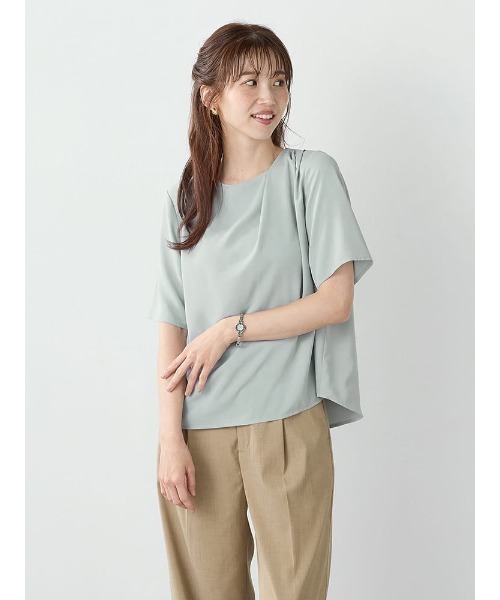 Perfect Suit FActory(パーフェクトスーツファクトリー)の「【接触冷感/ウォッシャブル】アシメデザイン デシンブラウス(Tシャツ/カットソー・レディース・オフホワイト/イエロー/サックスブルー・M/L/S)」の2枚目の写真