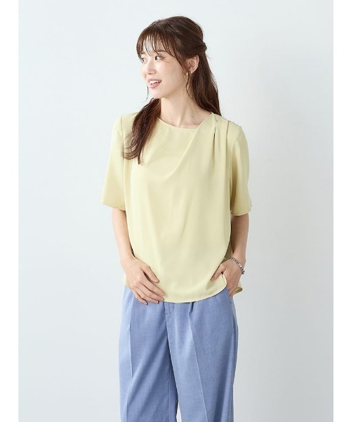 Perfect Suit FActory(パーフェクトスーツファクトリー)の「【接触冷感/ウォッシャブル】アシメデザイン デシンブラウス(Tシャツ/カットソー・レディース・オフホワイト/イエロー/サックスブルー・M/L/S)」の3枚目の写真