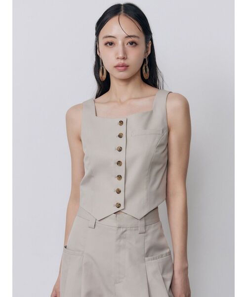 MURUA（ムルーア）の「【セットアップ対応】メニーボタンタンクベスト　夏服（ベスト・レディース・モカ/グレー/アイボリー・FREE）」の11枚目の写真