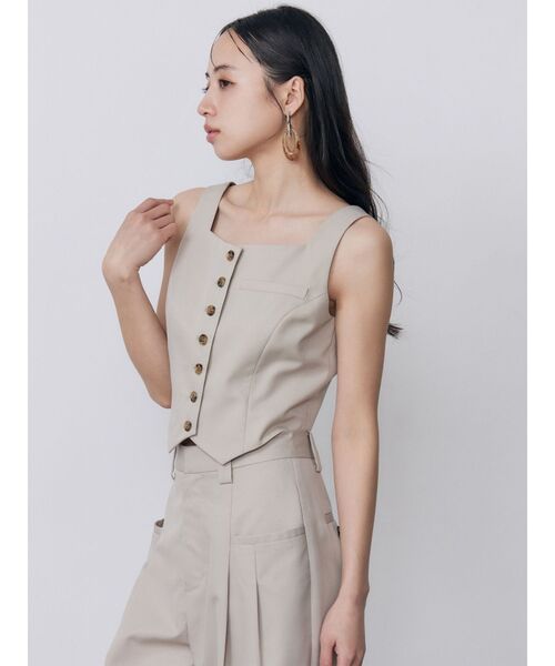 MURUA（ムルーア）の「【セットアップ対応】メニーボタンタンクベスト　夏服（ベスト・レディース・モカ/グレー/アイボリー・FREE）」の12枚目の写真