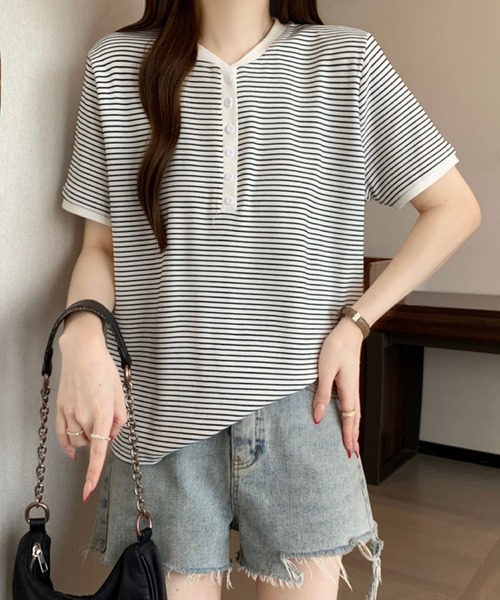 2ly2(トゥーリートゥー)の「ボーダーTシャツ 半袖 ヘンリーネック カットソー ゆったり 体型カバー カジュアル 春夏(Tシャツ/カットソー・レディース・ホワイト/グレー・FREE)」の4枚目の写真