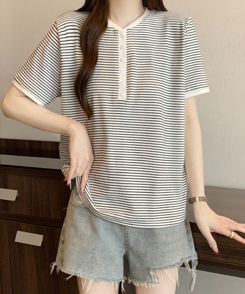 2ly2(トゥーリートゥー)の「ボーダーTシャツ 半袖 ヘンリーネック カットソー ゆったり 体型カバー カジュアル 春夏(Tシャツ/カットソー・レディース・ホワイト/グレー・FREE)」の5枚目の写真