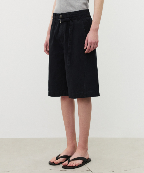SUARE(スアレ)の「ダブルベルトバミューダパンツブラック(その他パンツ・メンズ・ブラック・MEDIUM/LARGE/X-LARGE)」の2枚目の写真