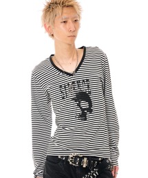 FUGA（フーガ）の「『FUGA/フーガ』スカルプリントVネックL/S Tee/ロングスリーブカットソー（Tシャツ/カットソー）」