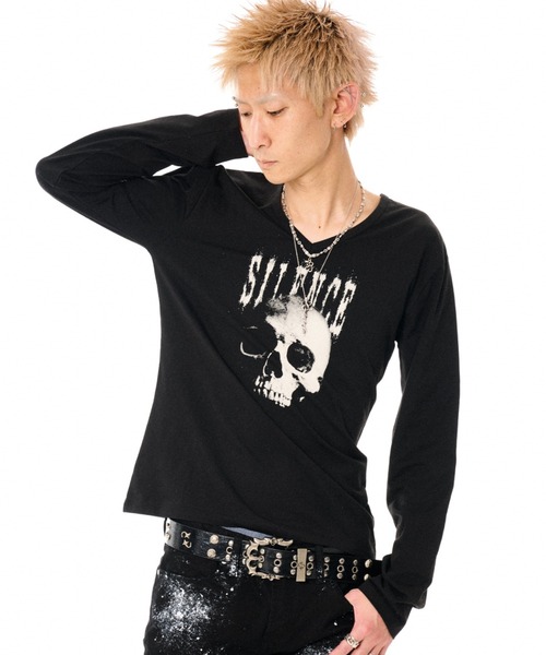 FUGA(フーガ)の「『FUGA/フーガ』スカルプリントVネックL/S Tee/ロングスリーブカットソー(Tシャツ/カットソー・メンズ・ブラック×ホワイト/ブラック・M/L)」の1枚目の写真