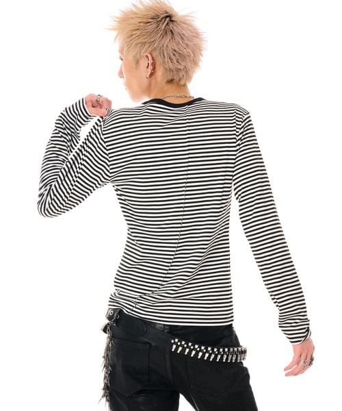 FUGA(フーガ)の「『FUGA/フーガ』スカルプリントVネックL/S Tee/ロングスリーブカットソー(Tシャツ/カットソー・メンズ・ブラック×ホワイト/ブラック・M/L)」の17枚目の写真