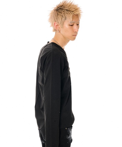 FUGA(フーガ)の「『FUGA/フーガ』スカルプリントVネックL/S Tee/ロングスリーブカットソー(Tシャツ/カットソー・メンズ・ブラック×ホワイト/ブラック・M/L)」の5枚目の写真