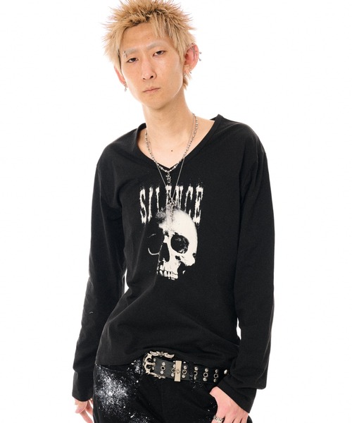 FUGA(フーガ)の「『FUGA/フーガ』スカルプリントVネックL/S Tee/ロングスリーブカットソー(Tシャツ/カットソー・メンズ・ブラック×ホワイト/ブラック・M/L)」の3枚目の写真