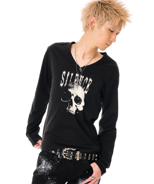 FUGA(フーガ)の「『FUGA/フーガ』スカルプリントVネックL/S Tee/ロングスリーブカットソー(Tシャツ/カットソー・メンズ・ブラック×ホワイト/ブラック・M/L)」の4枚目の写真