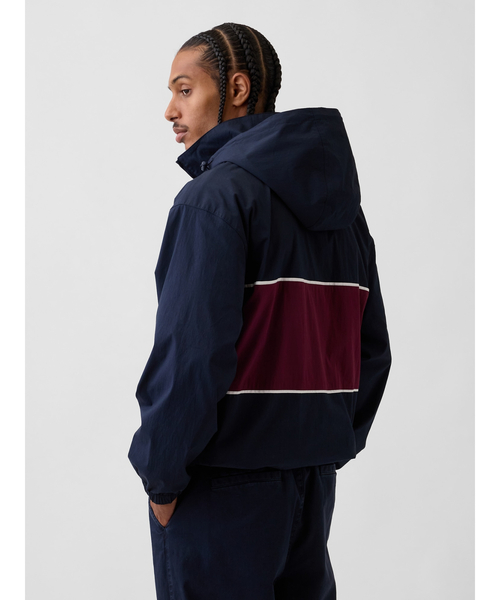 GAP(ギャップ)の「リラックスフィット GAPロゴ アノラックジャケット(その他アウター・メンズ・ネイビー/ブラック・XL/L/M/S/XS)」の5枚目の写真