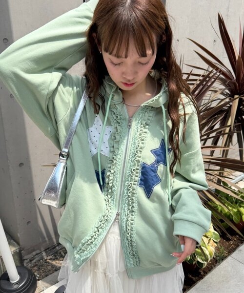 w closet(ダブルクローゼット)の「星柄パッチワークパーカー(パーカー・レディース・グリーン/ネイビー/ブルー/アイボリー・FREE)」の3枚目の写真