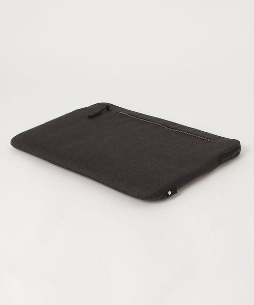 incase(インケース)の「INMB100727-GFT Incase Compact Sleeve in Woolenex for MacBook Pro for 14-inch- Graphite(ショルダーバッグ・メンズ・チャコールグレー・ONE SIZE)」の3枚目の写真