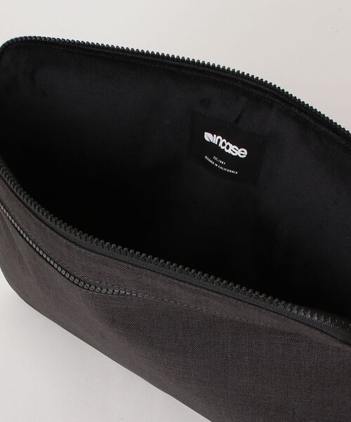 incase(インケース)の「INMB100727-GFT Incase Compact Sleeve in Woolenex for MacBook Pro for 14-inch- Graphite(ショルダーバッグ・メンズ・チャコールグレー・ONE SIZE)」の4枚目の写真