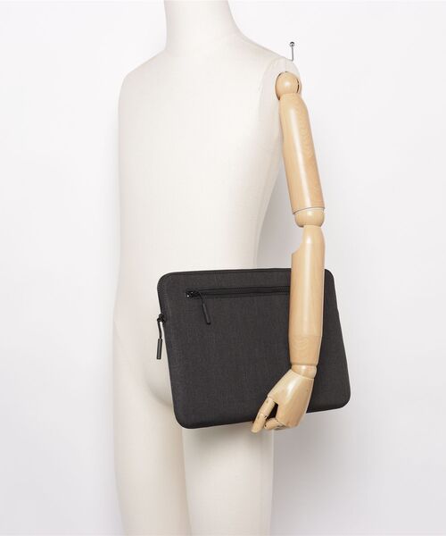 incase(インケース)の「INMB100727-GFT Incase Compact Sleeve in Woolenex for MacBook Pro for 14-inch- Graphite(ショルダーバッグ・メンズ・チャコールグレー・ONE SIZE)」の5枚目の写真