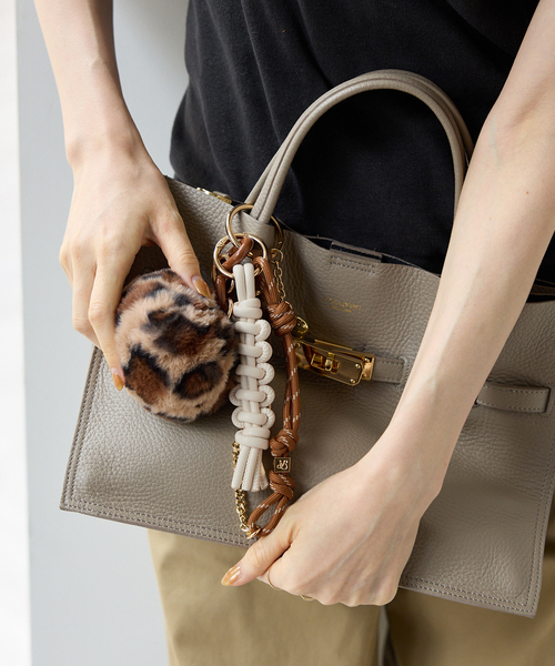 Spick & Span(スピックアンドスパン)の「VIOLAd’ORO / ヴィオラドーロ フェイクファーチャーム(キーケース/キーアクセサリー・レディース・キャメル・FREE)」の2枚目の写真
