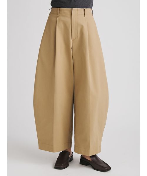 MIESROHE(ミースロエ)の「コクーンワイドチノパンツ(その他パンツ・レディース・ベージュ/ブラック/ホワイト・0/1)」の3枚目の写真